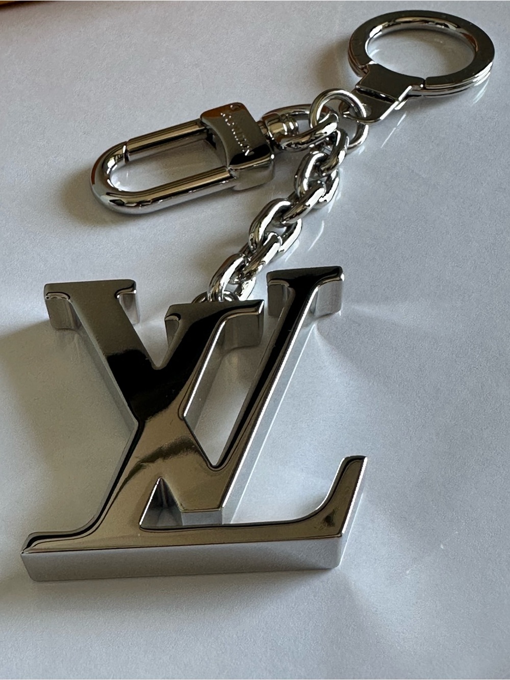 Louis Vuitton Porte-Clés Initiales LV Bag Charm Key Holder Silver M65071 - Picture 12 of 13